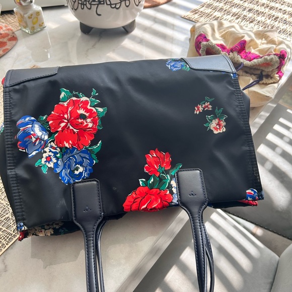 Tote - Picture 5 of 8